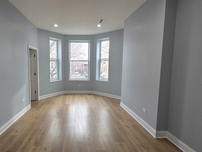 Building Photo - 1520 S Christiana Ave