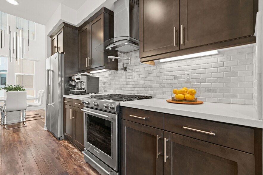 Building Photo - 1651 Topanga