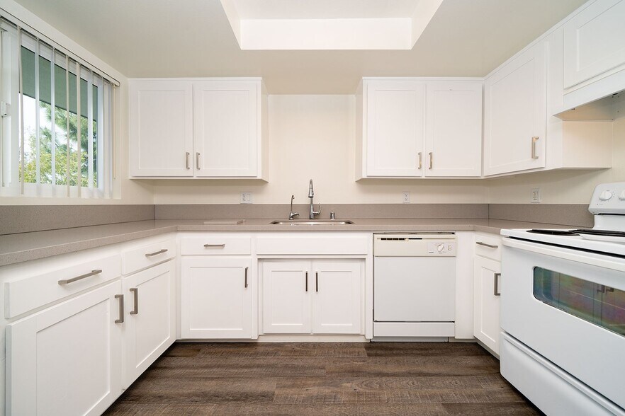 Building Photo - 1145 Meadow Lake Dr