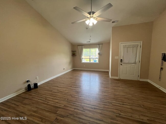 Building Photo - 141 Louie Ln