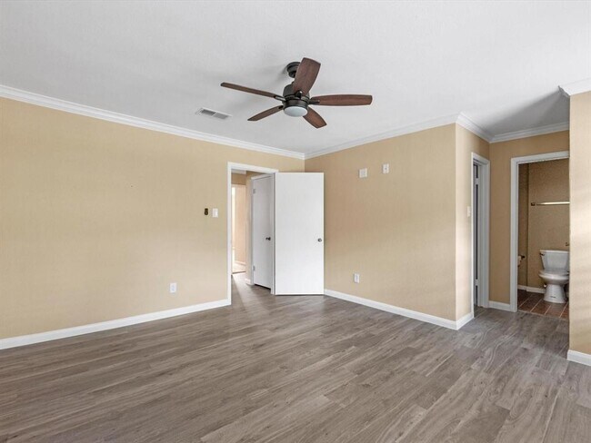 Building Photo - 10305 Briar Forest Dr