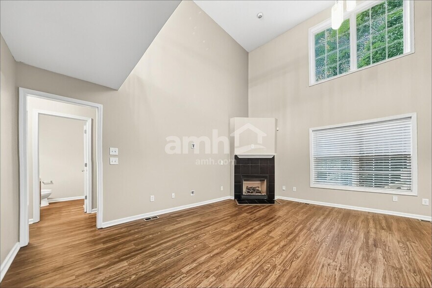 Building Photo - 4905 Sunday Silence Dr