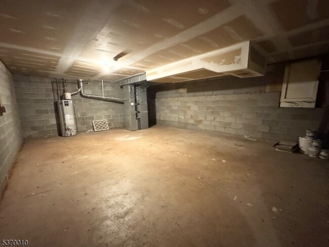 Building Photo - 76 Jamestown Rd