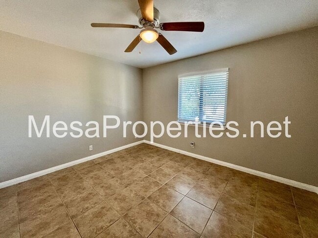 Building Photo - 19158 Live Oak St