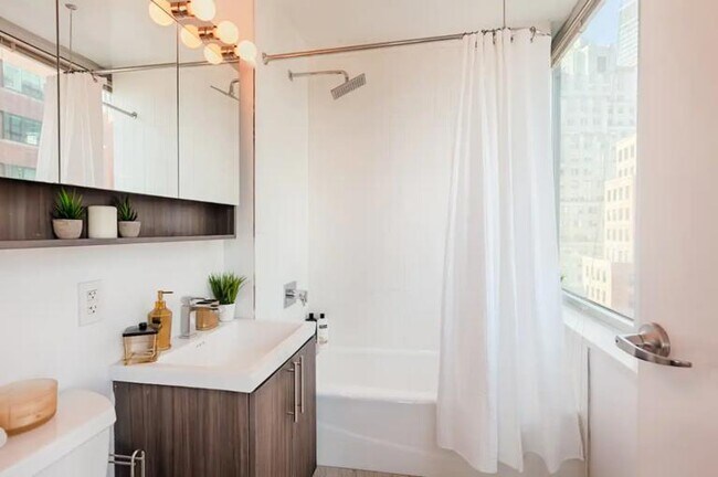 Building Photo - 4 bedroom in New York NY 10038