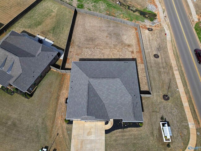 Building Photo - 401 Peach Orch Ln