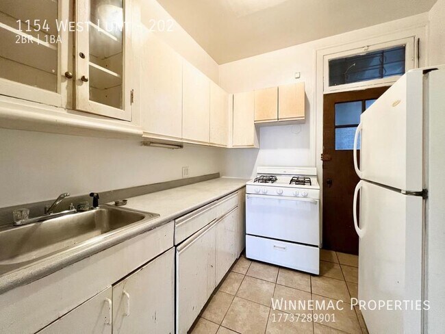 Building Photo - 1154 West Lunt-202