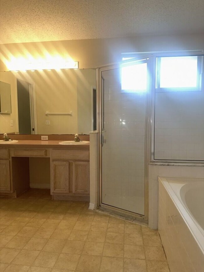 Building Photo - WEST BAY