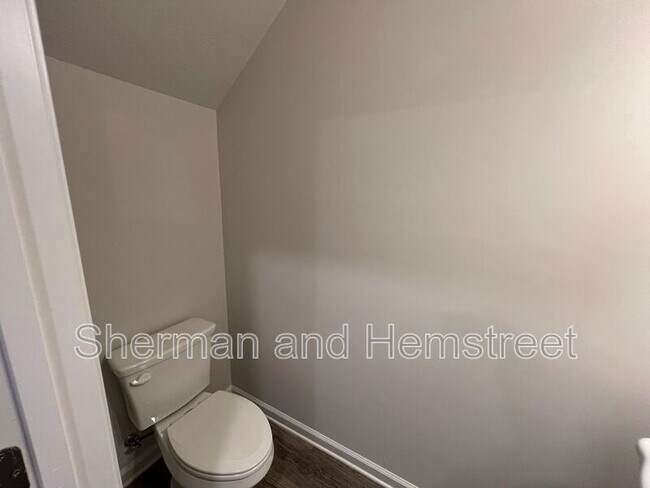 Building Photo - 7066 Hummingbird Dr