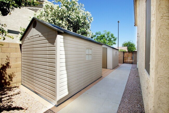 Building Photo - 4 Bedroom Furnished Gilbert Home