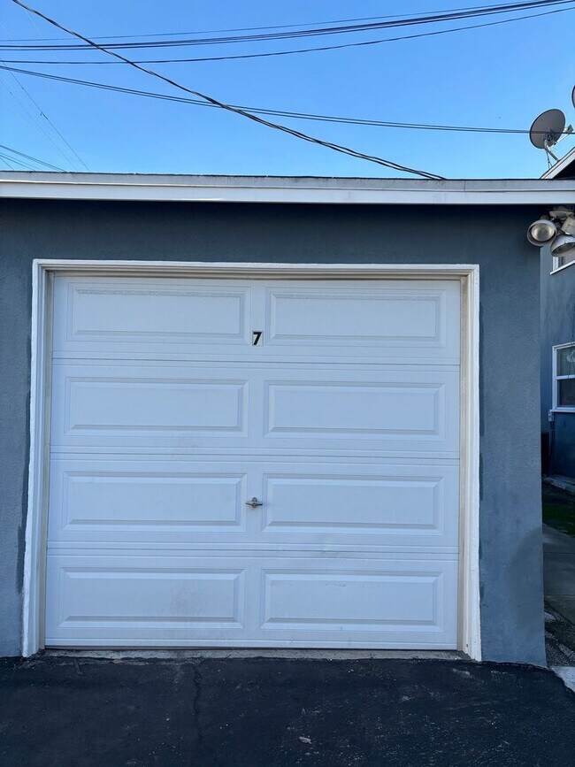 Building Photo - Glenoaks, 625-633 1/2