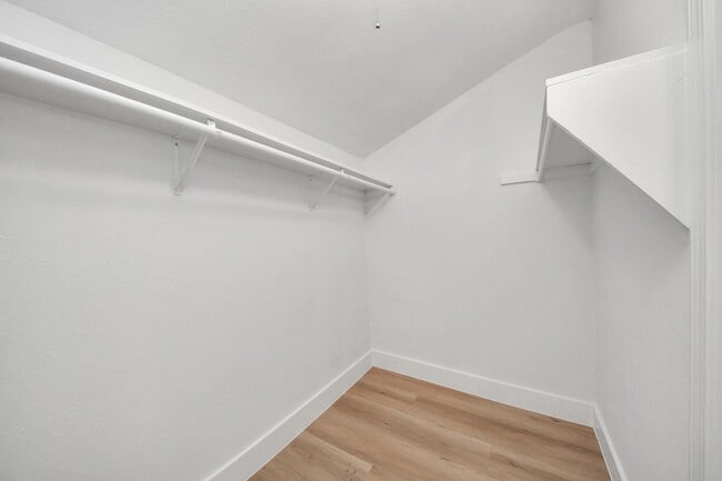 Building Photo - 7427 Willow Oak Dr