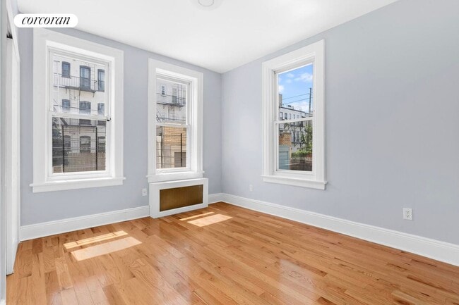 Primary Photo - 20-22-22 Linden St