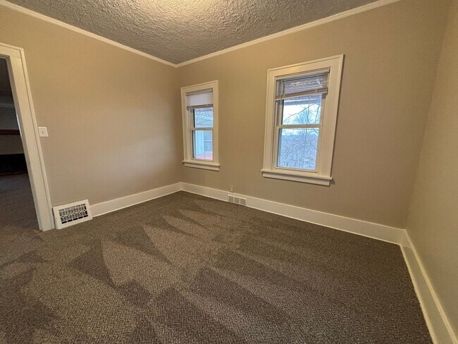 Building Photo - Charming Hilltop Home with Stunning City Views