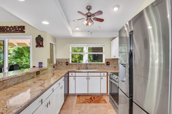 Building Photo - Pet Friendly, Fully Furnished Home in Keau...