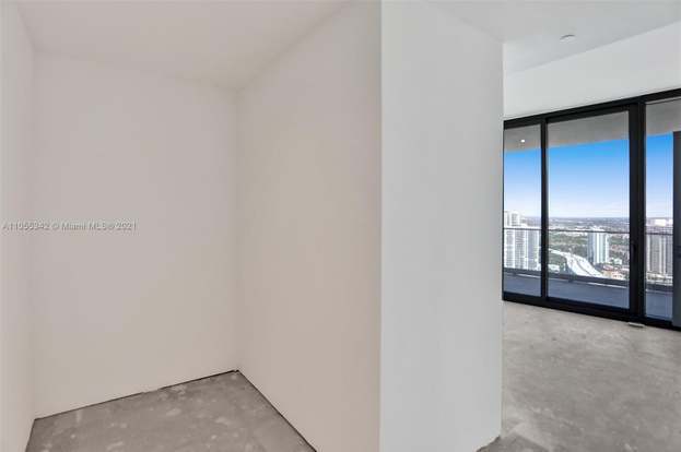 Building Photo - 18975 Collins Ave