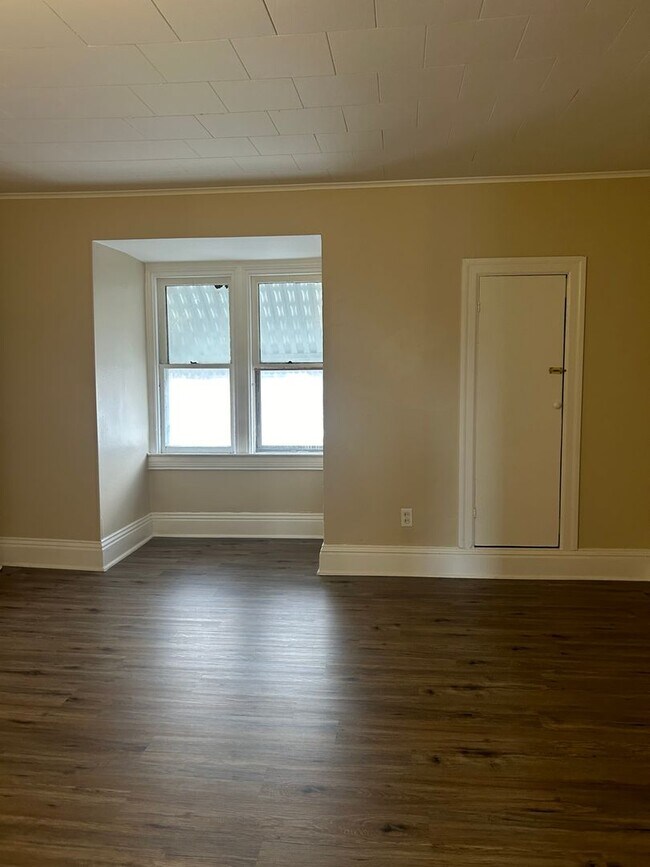 Building Photo - 121 N State St