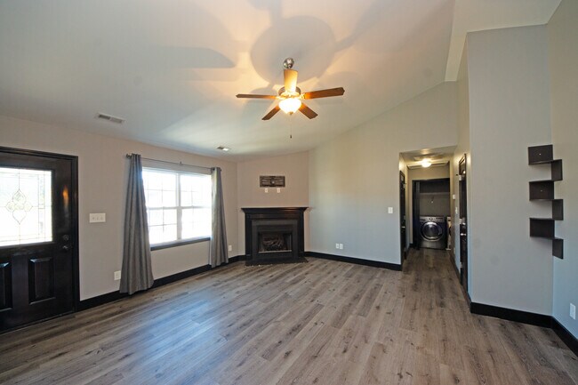Building Photo - 315 Basil Ct