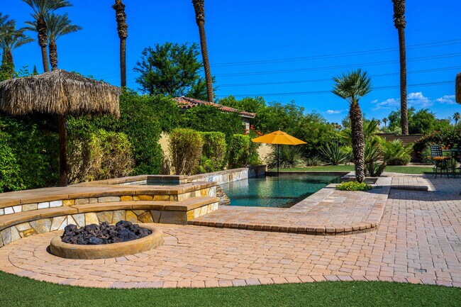 Building Photo - 56222 Village Dr
