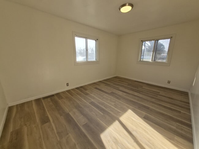 Building Photo - 5309 W Hill Dr