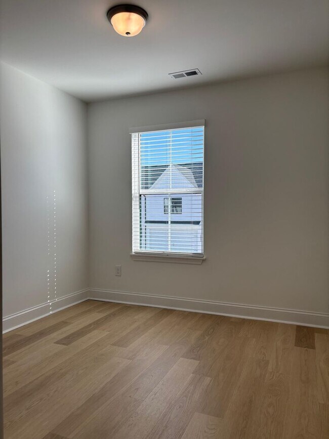 Building Photo - Knoxville 37920 - 3 bedroom 2.5 bath - cal...