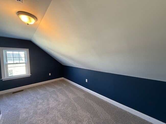 Building Photo - Move-In Ready Townhouse in North Billerica – Unbeatable Transit Access!