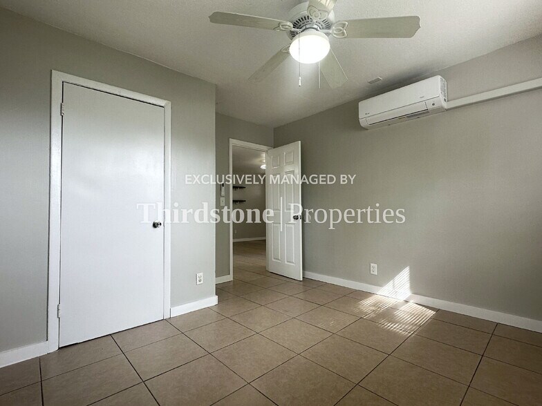 Building Photo - 1930 Park St