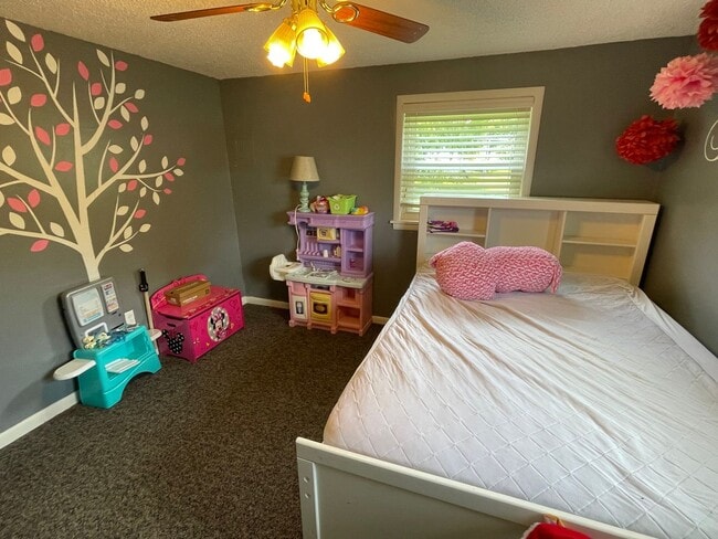 Building Photo - 3 Bedroom 1 Bathroom House Stilwell, OK