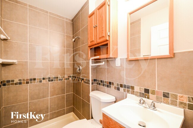 Building Photo - 2718 Westminster Dr