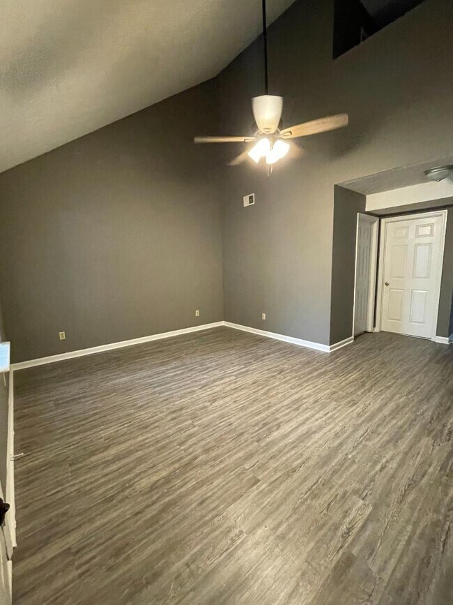 Building Photo - 203 Maple Leaf Ln