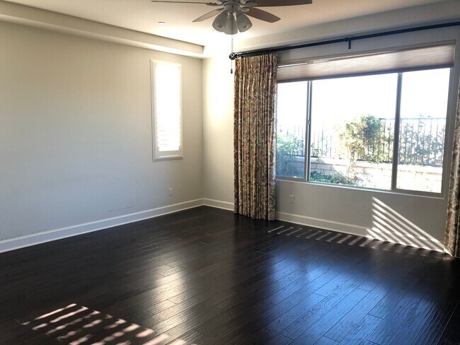 Building Photo - Stunning 4-Bedroom Home in the Desirable Gated Community of Laurel Point