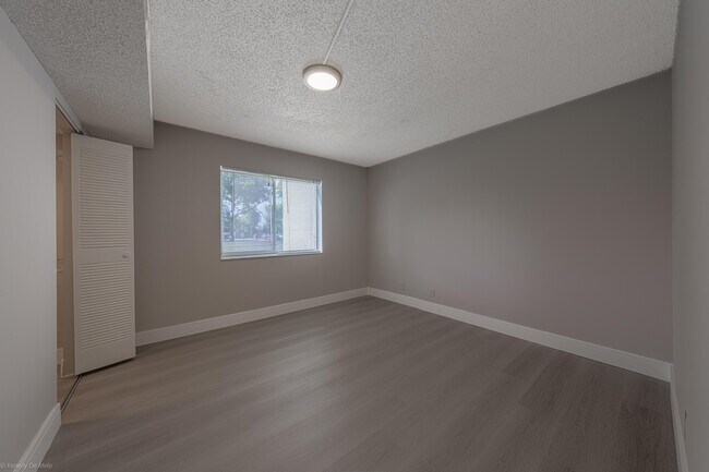 Building Photo - 105 Gardens Dr