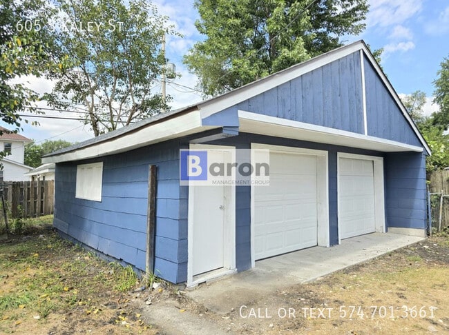 Building Photo - 605 S Kaley St