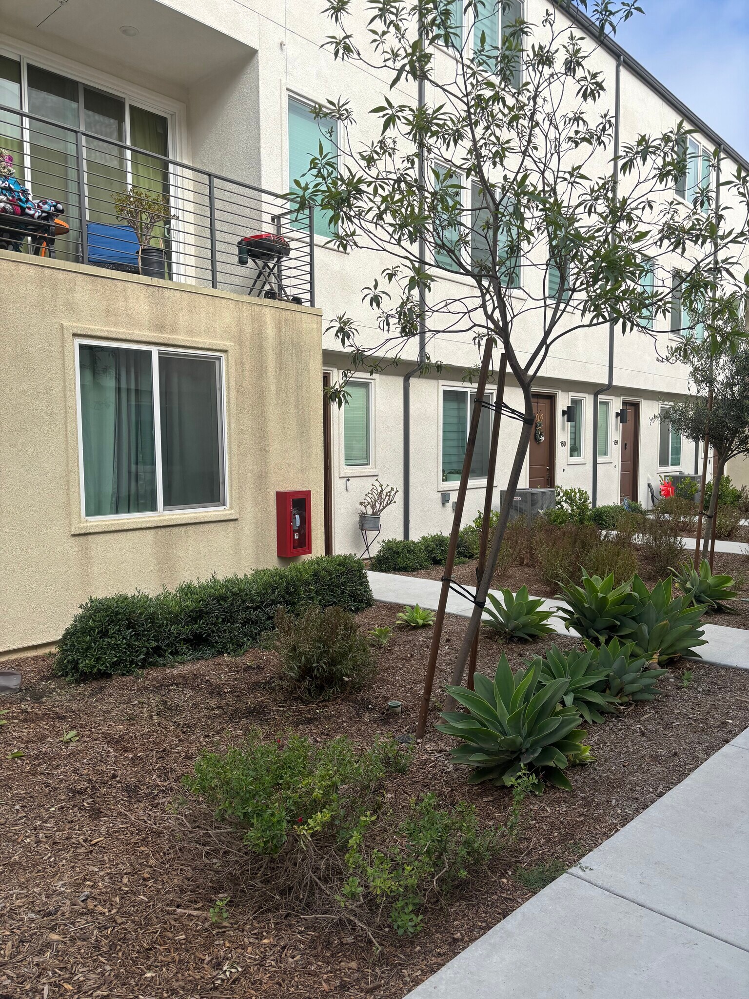 Building Photo - 5474 Shorefront Dr