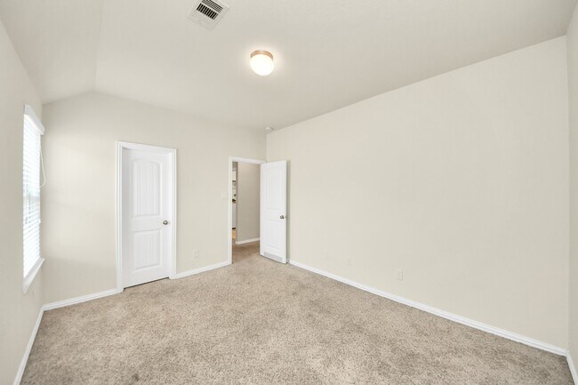 Building Photo - 1437 Northwood Springs Dr