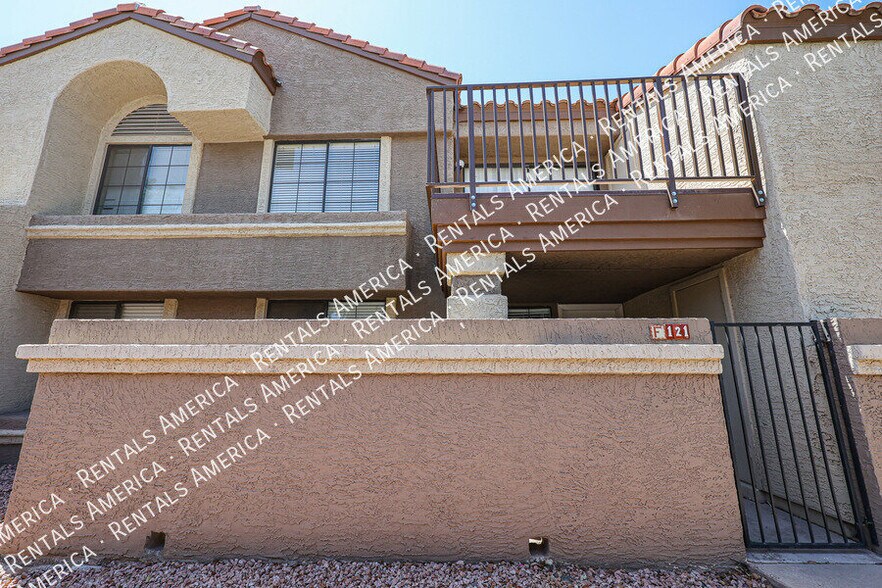 Building Photo - 1905 E University Dr
