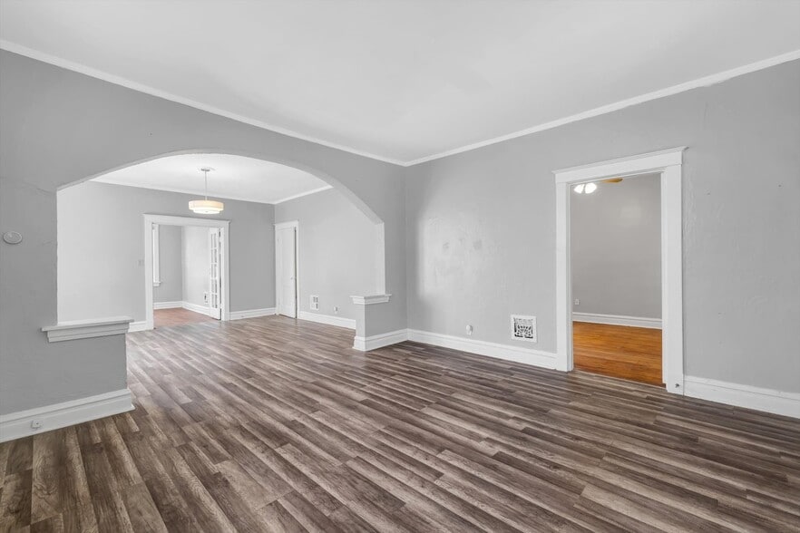 Building Photo - 1223 Gruner pl