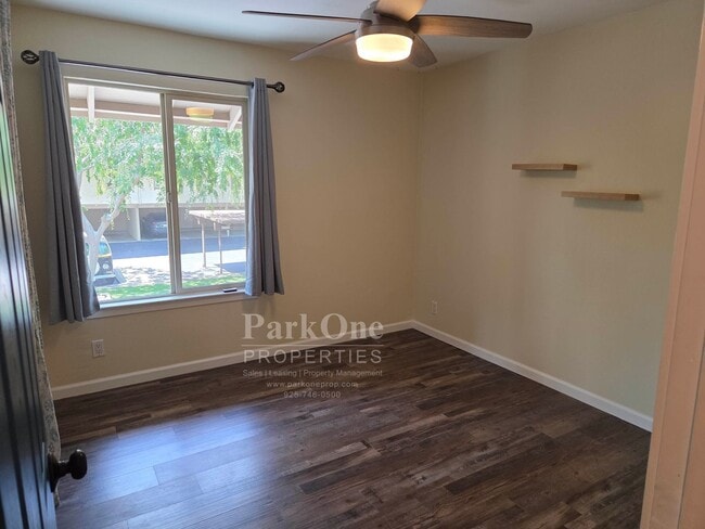 Building Photo - Super cool 2 bedroom condo with great loca...
