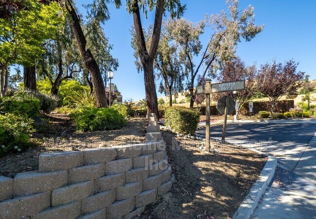 Building Photo - 695 Bristol Dr