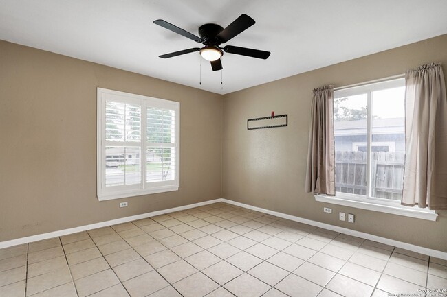 Building Photo - 358 Saratoga Dr