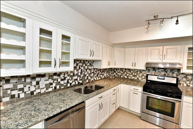 Building Photo - 529 Castlerock Ln