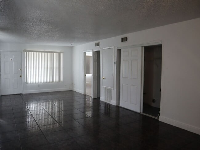 Building Photo - CONDO 2Bedroom 2 Bath MOVE IN READY CALL C...