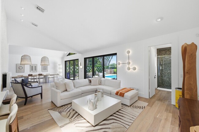 Building Photo - 2552 Sheltingham Dr