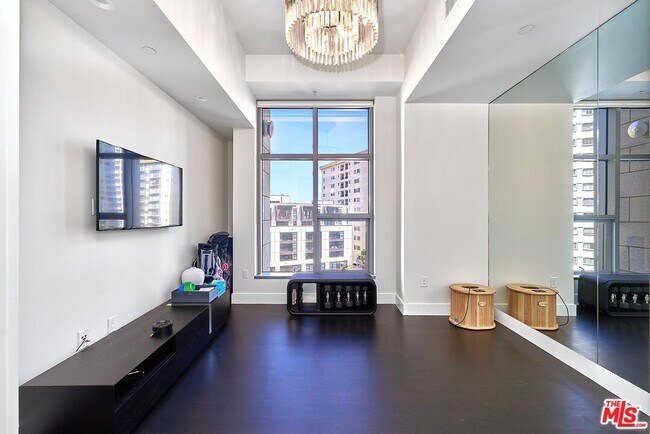 Building Photo - 10776 Wilshire Blvd