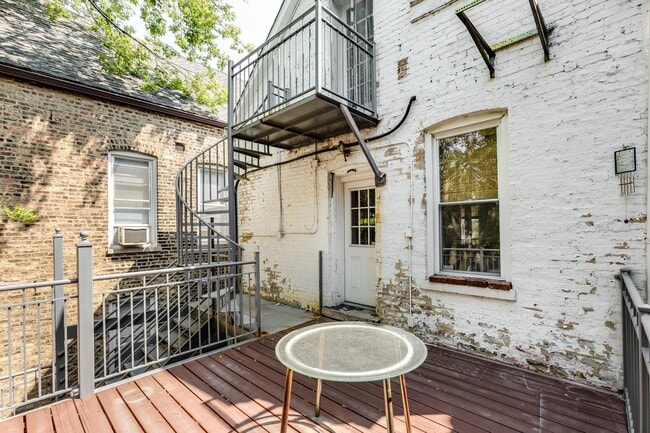 Building Photo - 1820 N Paulina St