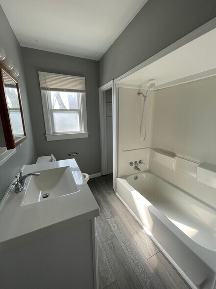 Bathroom - 3411 W Mott Ave