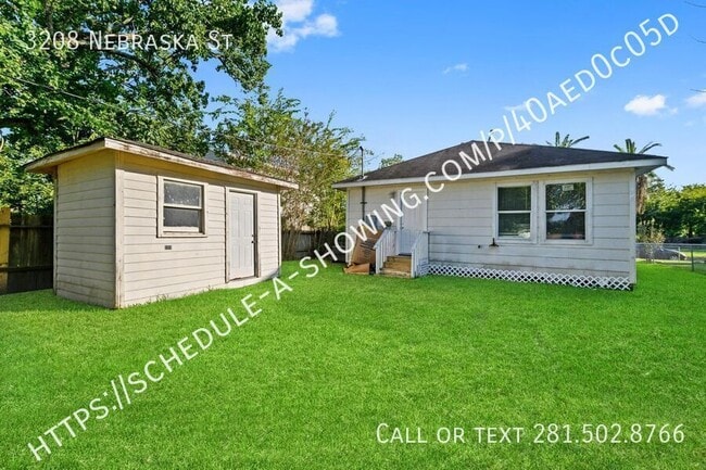 Building Photo - 3208 Nebraska St