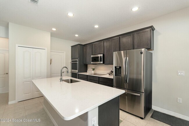 Building Photo - 4832 Shannock Ave