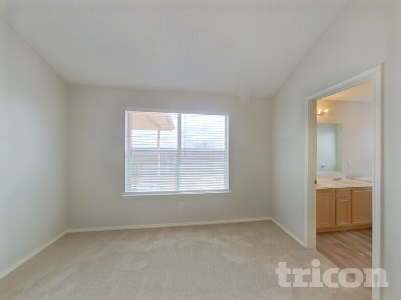 Building Photo - 10221 Dallam Ln