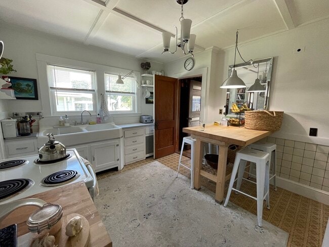 Building Photo - 62 Newport St